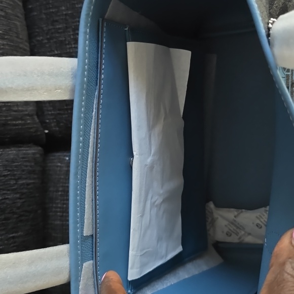 Authentic Small Coach Tote. - Picture 3 of 4